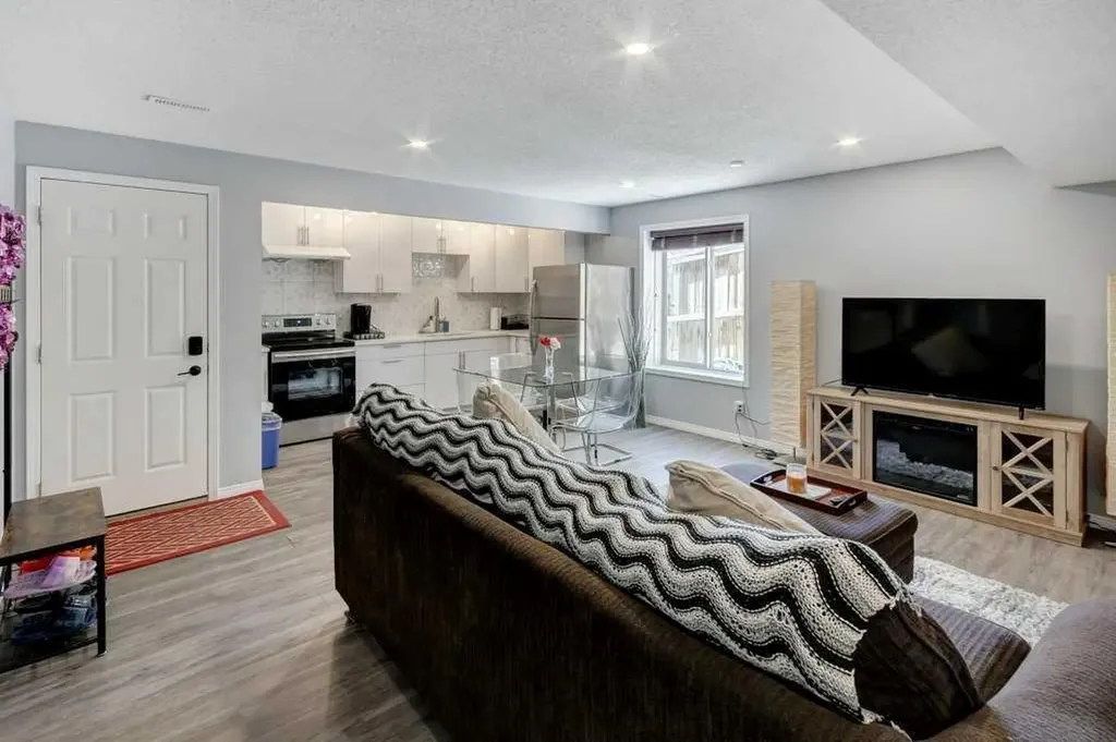 169 Evanscreek Court NW Calgary AB T3P1H4