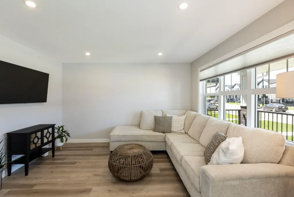 250 Halifax Close Penhold AB T0M 1R0