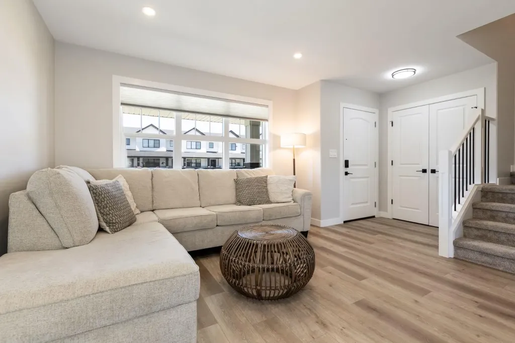 250 Halifax Close Penhold AB T0M 1R0