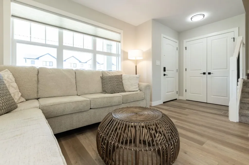 250 Halifax Close Penhold AB T0M 1R0