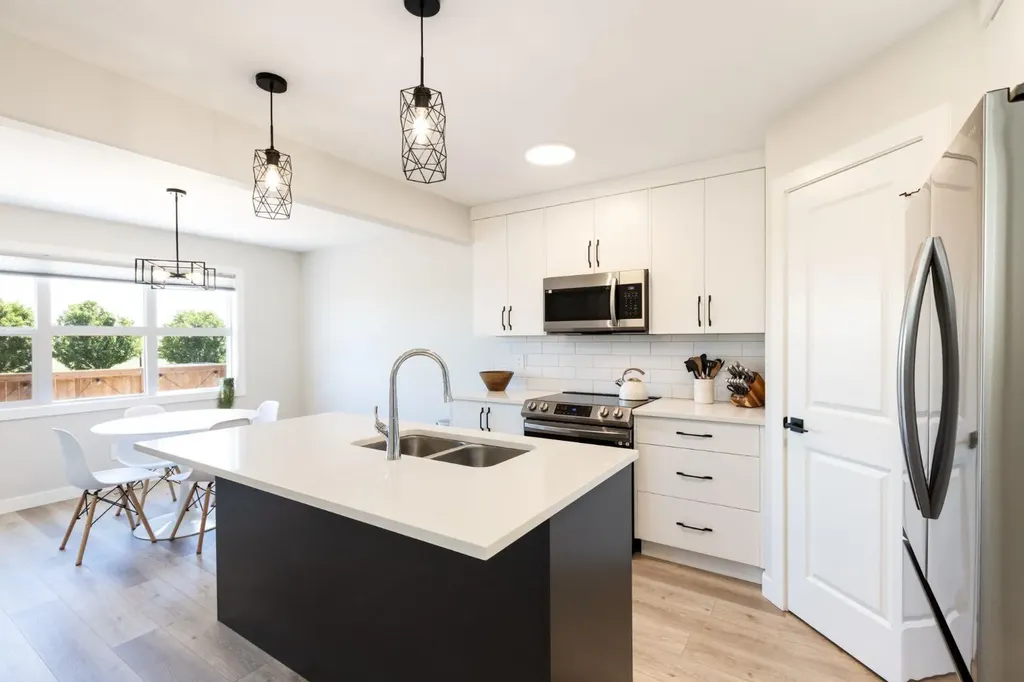 250 Halifax Close Penhold AB T0M 1R0