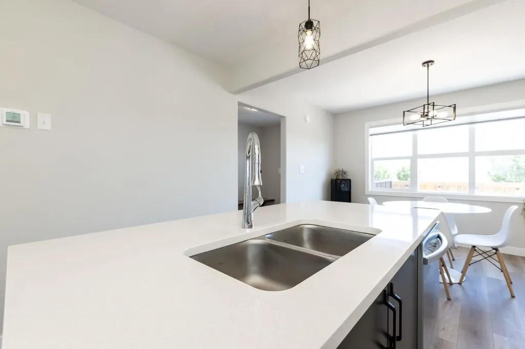 250 Halifax Close Penhold AB T0M 1R0