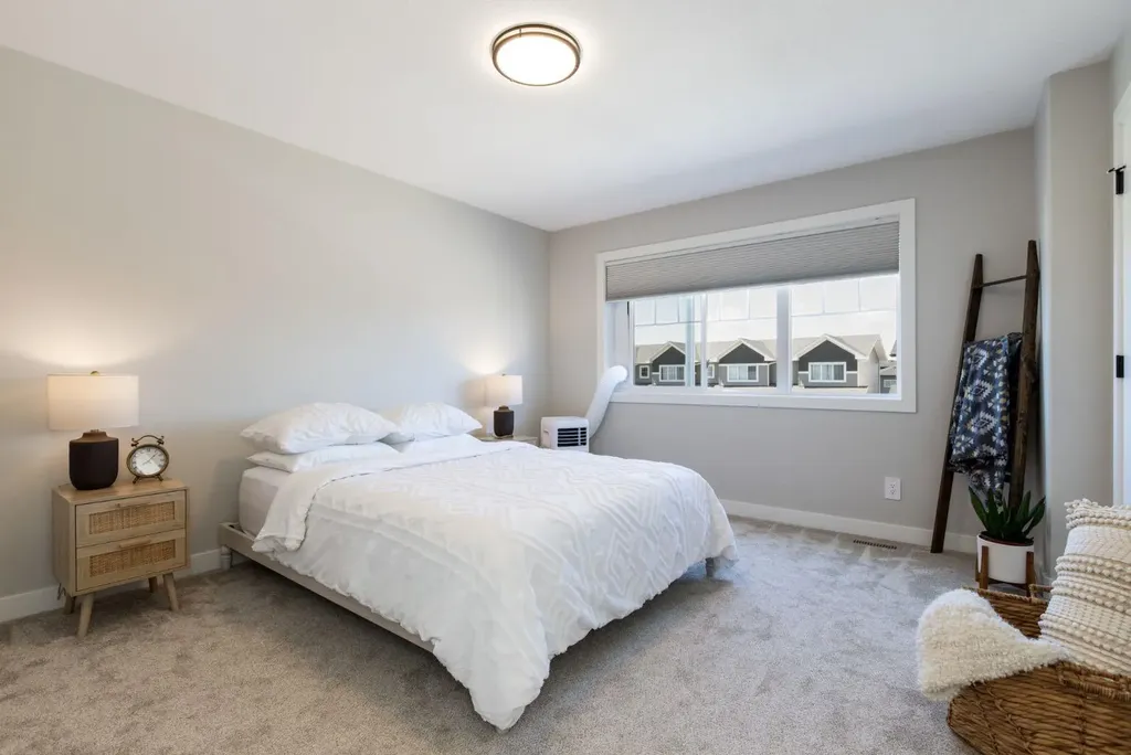250 Halifax Close Penhold AB T0M 1R0