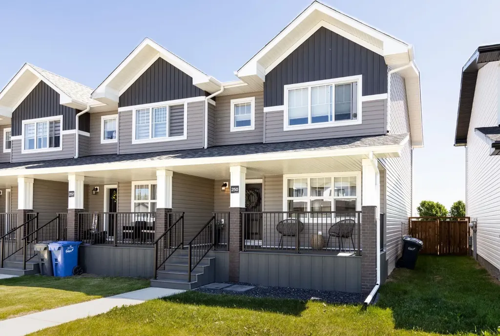 250 Halifax Close Penhold AB T0M 1R0
