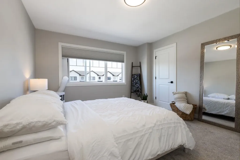 250 Halifax Close Penhold AB T0M 1R0