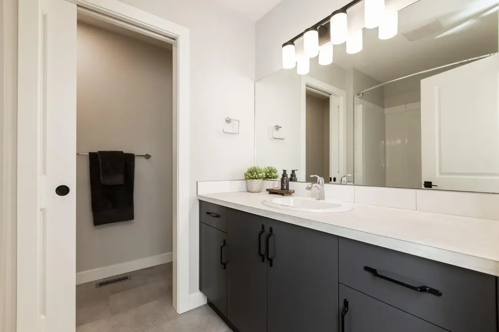 250 Halifax Close Penhold AB T0M 1R0