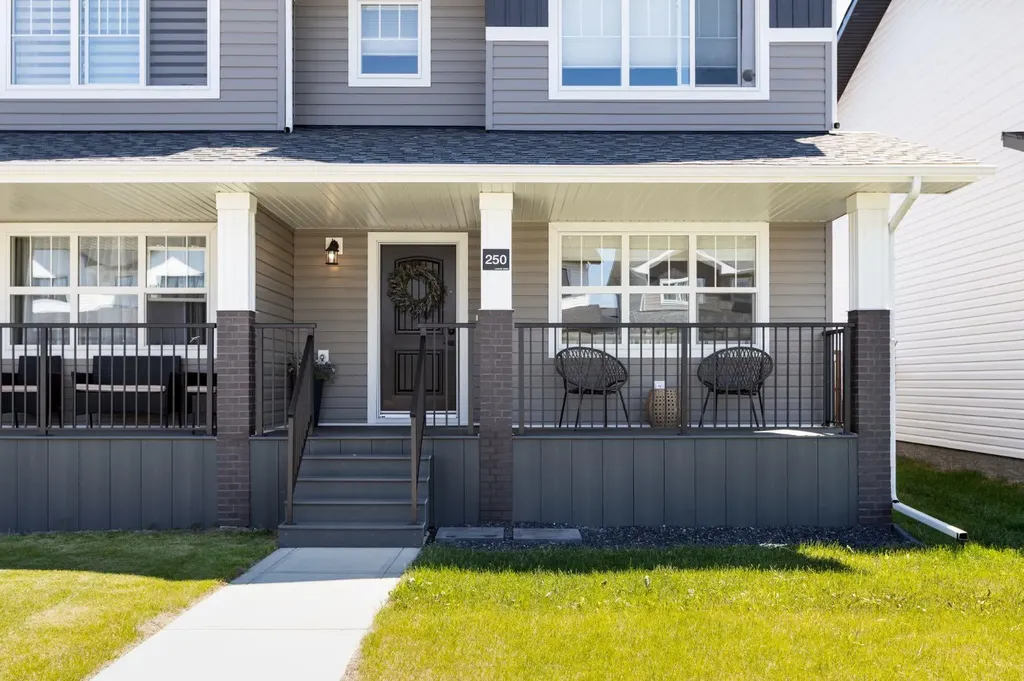 250 Halifax Close Penhold AB T0M 1R0