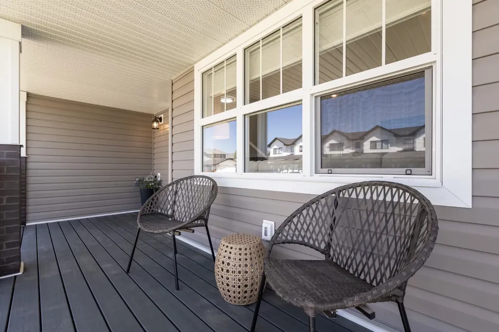 250 Halifax Close Penhold AB T0M 1R0