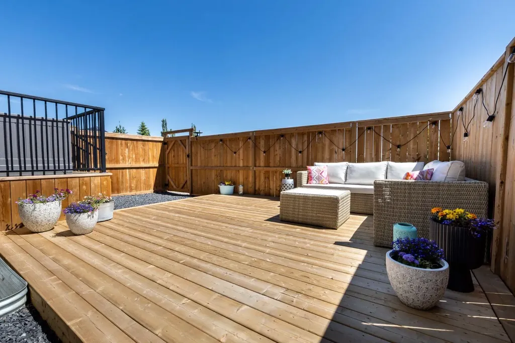 250 Halifax Close Penhold AB T0M 1R0