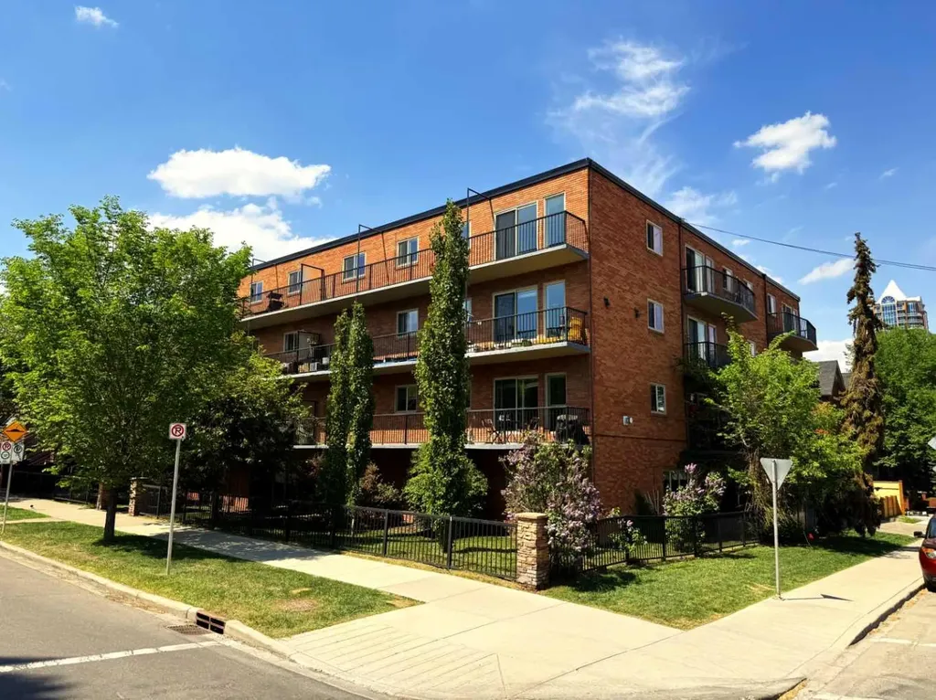 808 Royal Avenue SW Calgary AB T2T 0L3