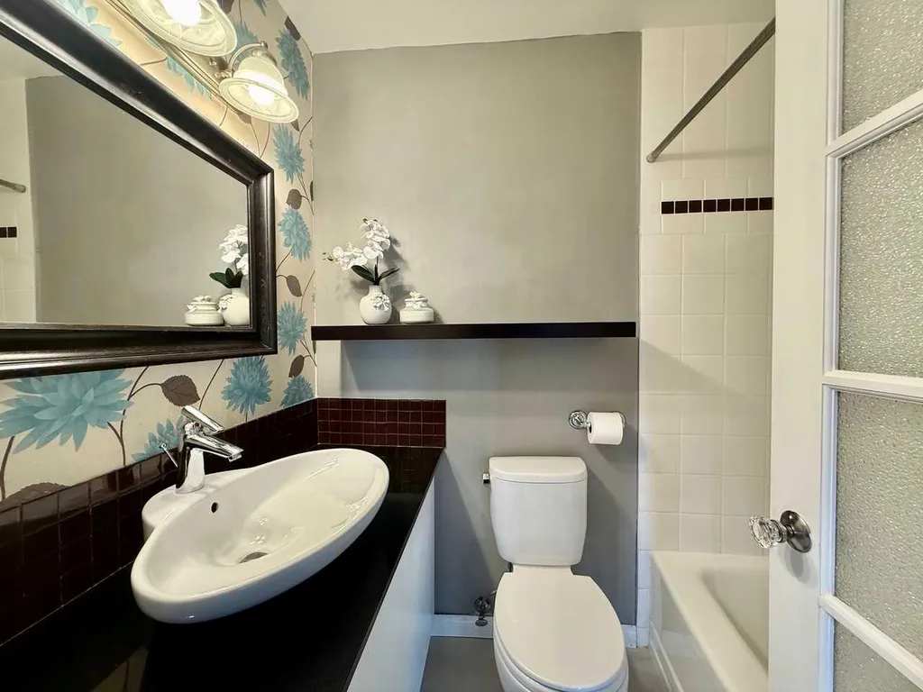 808 Royal Avenue SW Calgary AB T2T 0L3