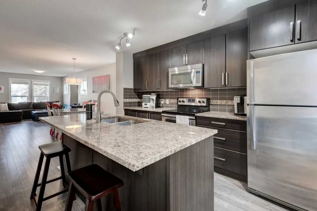 532 Mckenzie Towne Close SE Calgary AB T2Z 1A8