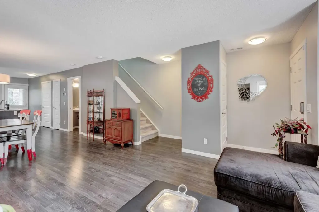 532 Mckenzie Towne Close SE Calgary AB T2Z 1A8