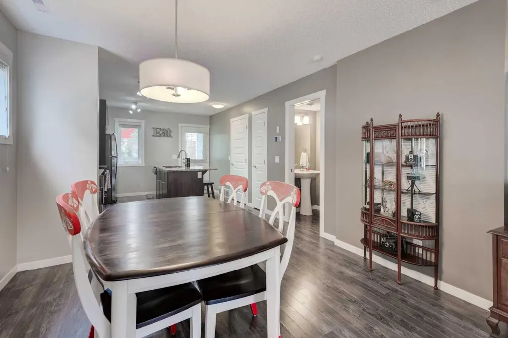 532 Mckenzie Towne Close SE Calgary AB T2Z 1A8