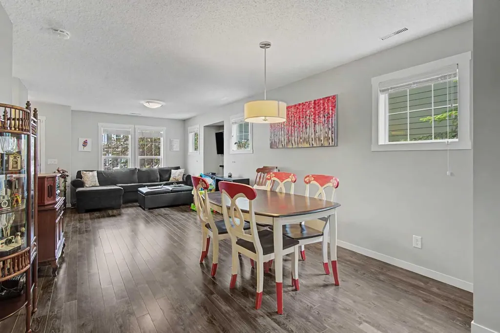 532 Mckenzie Towne Close SE Calgary AB T2Z 1A8