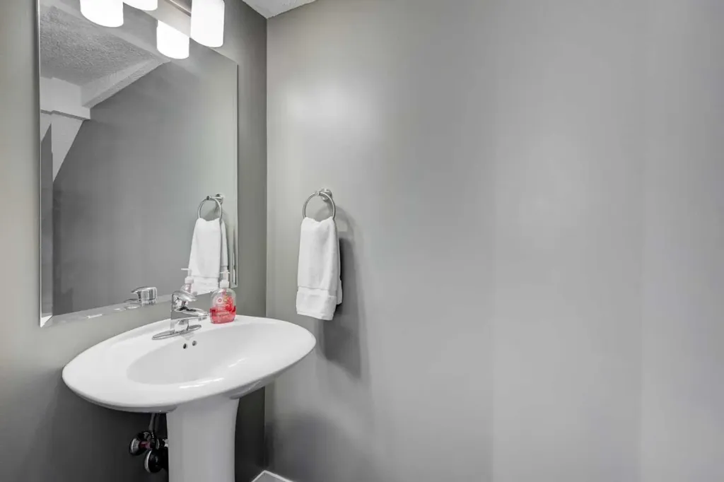 532 Mckenzie Towne Close SE Calgary AB T2Z 1A8