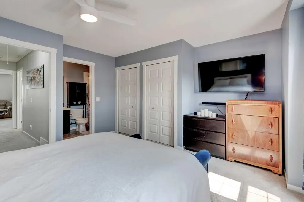 532 Mckenzie Towne Close SE Calgary AB T2Z 1A8