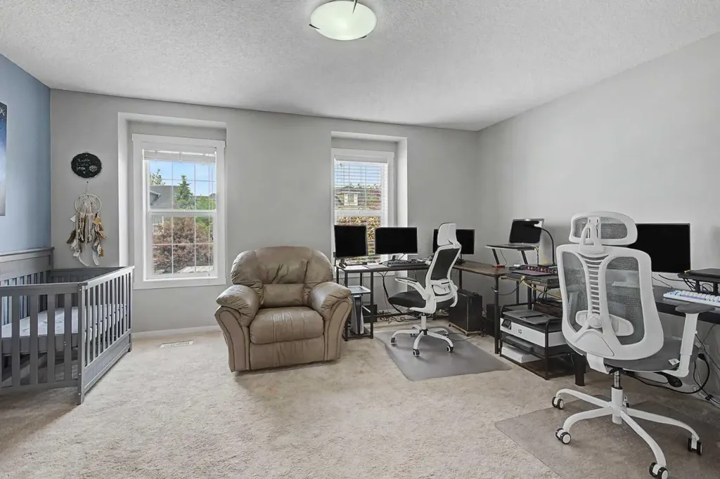 532 Mckenzie Towne Close SE Calgary AB T2Z 1A8