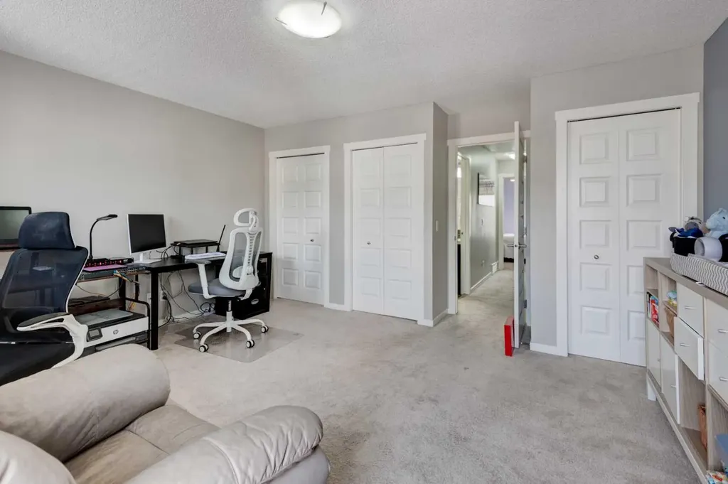 532 Mckenzie Towne Close SE Calgary AB T2Z 1A8