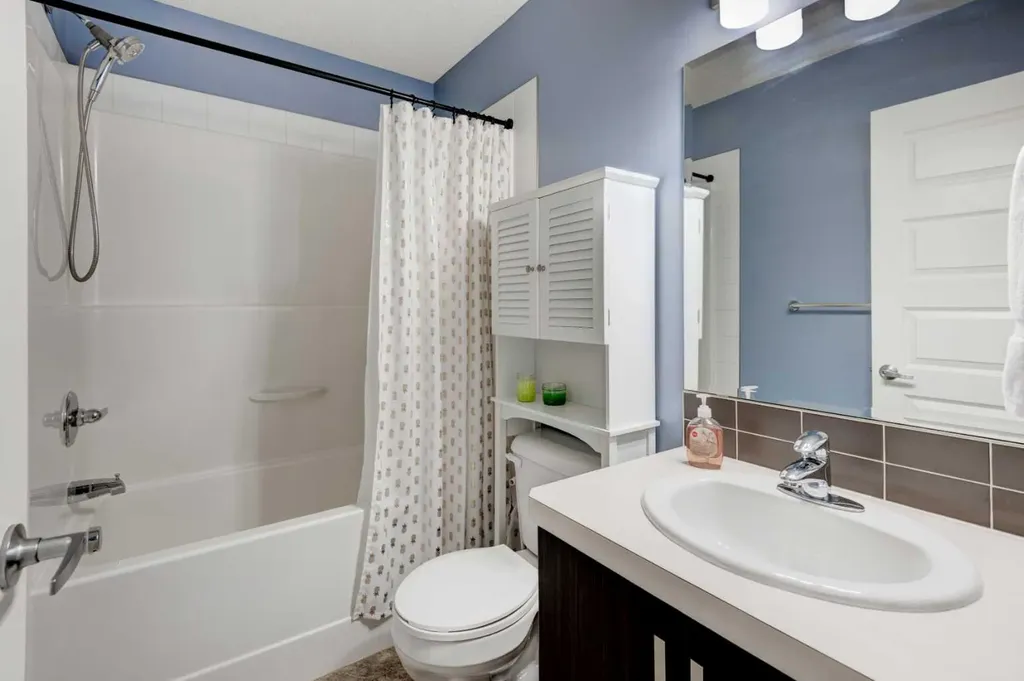 532 Mckenzie Towne Close SE Calgary AB T2Z 1A8