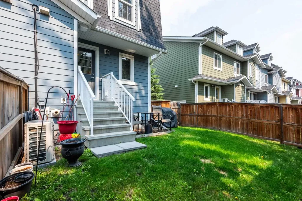 532 Mckenzie Towne Close SE Calgary AB T2Z 1A8