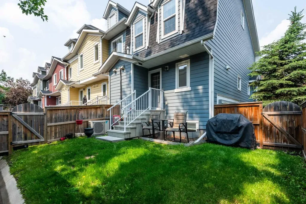 532 Mckenzie Towne Close SE Calgary AB T2Z 1A8