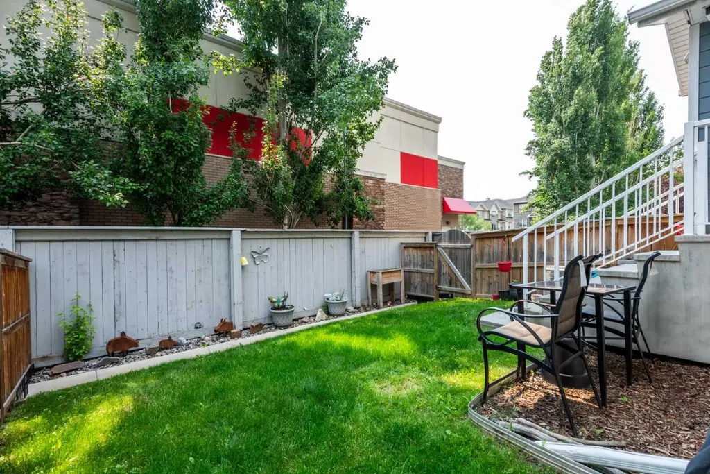 532 Mckenzie Towne Close SE Calgary AB T2Z 1A8