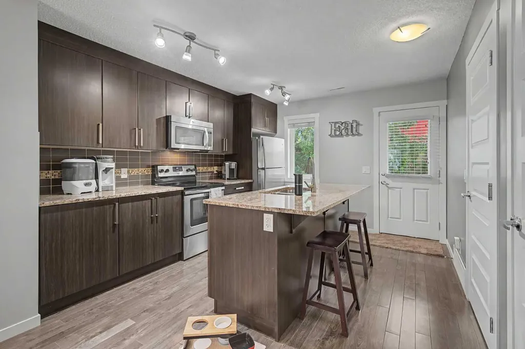 532 Mckenzie Towne Close SE Calgary AB T2Z 1A8
