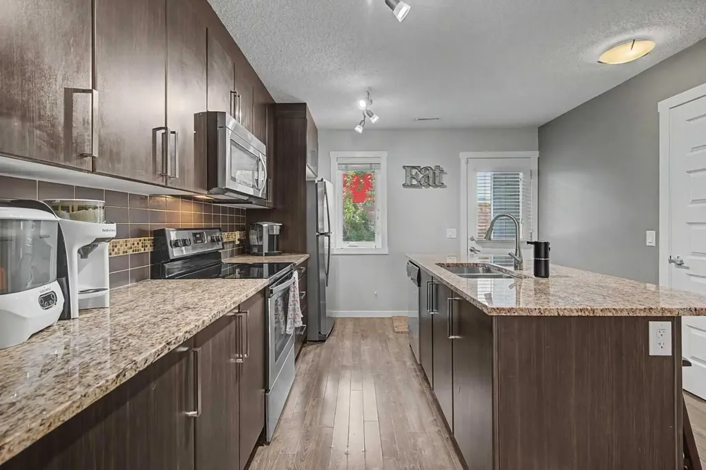 532 Mckenzie Towne Close SE Calgary AB T2Z 1A8
