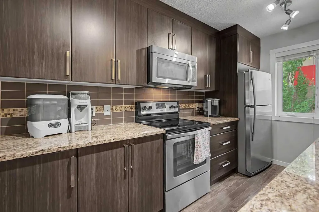 532 Mckenzie Towne Close SE Calgary AB T2Z 1A8