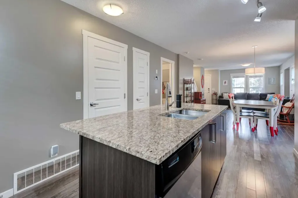 532 Mckenzie Towne Close SE Calgary AB T2Z 1A8
