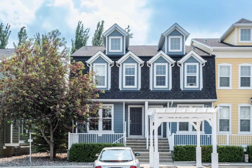 532 Mckenzie Towne Close SE Calgary AB T2Z 1A8