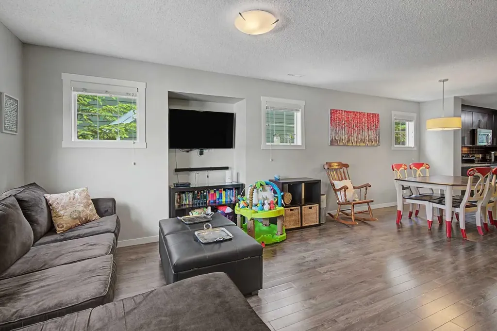532 Mckenzie Towne Close SE Calgary AB T2Z 1A8