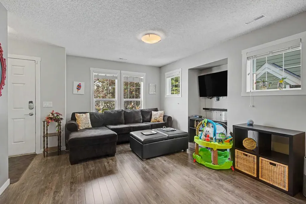 532 Mckenzie Towne Close SE Calgary AB T2Z 1A8