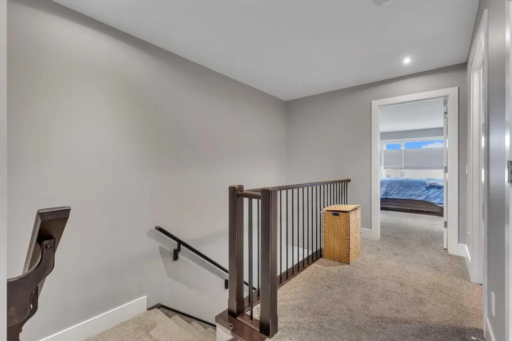 444 25 Avenue NW Calgary AB T2M 2A7