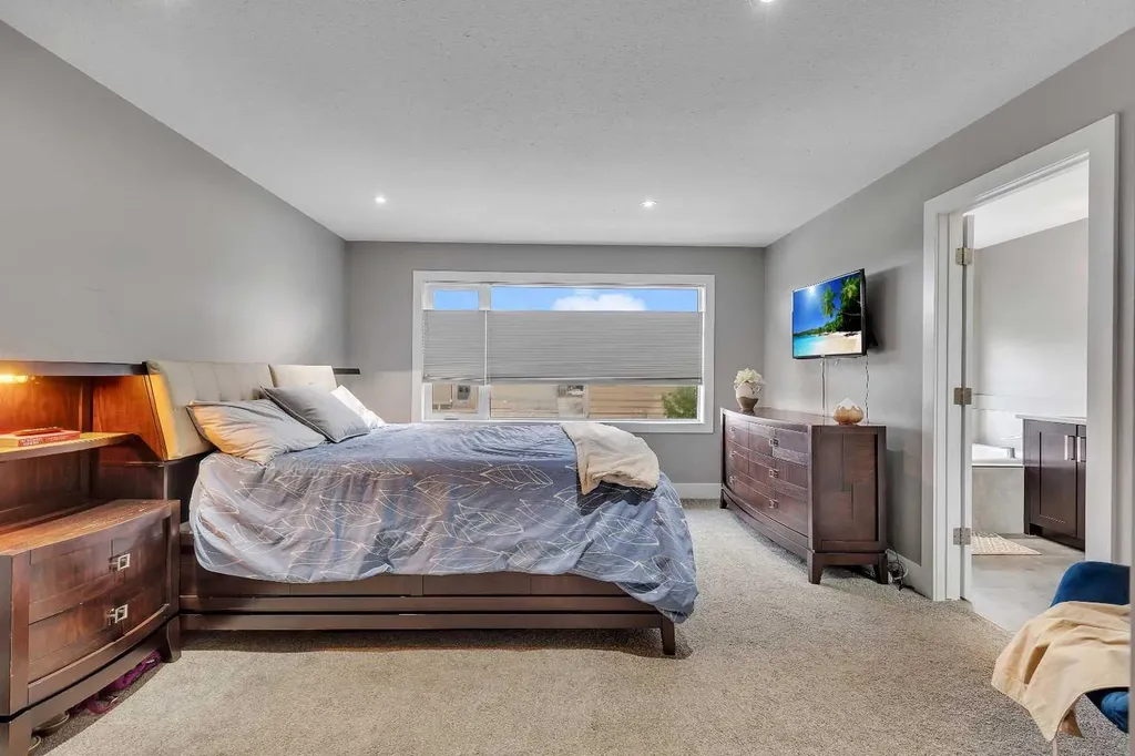 444 25 Avenue NW Calgary AB T2M 2A7