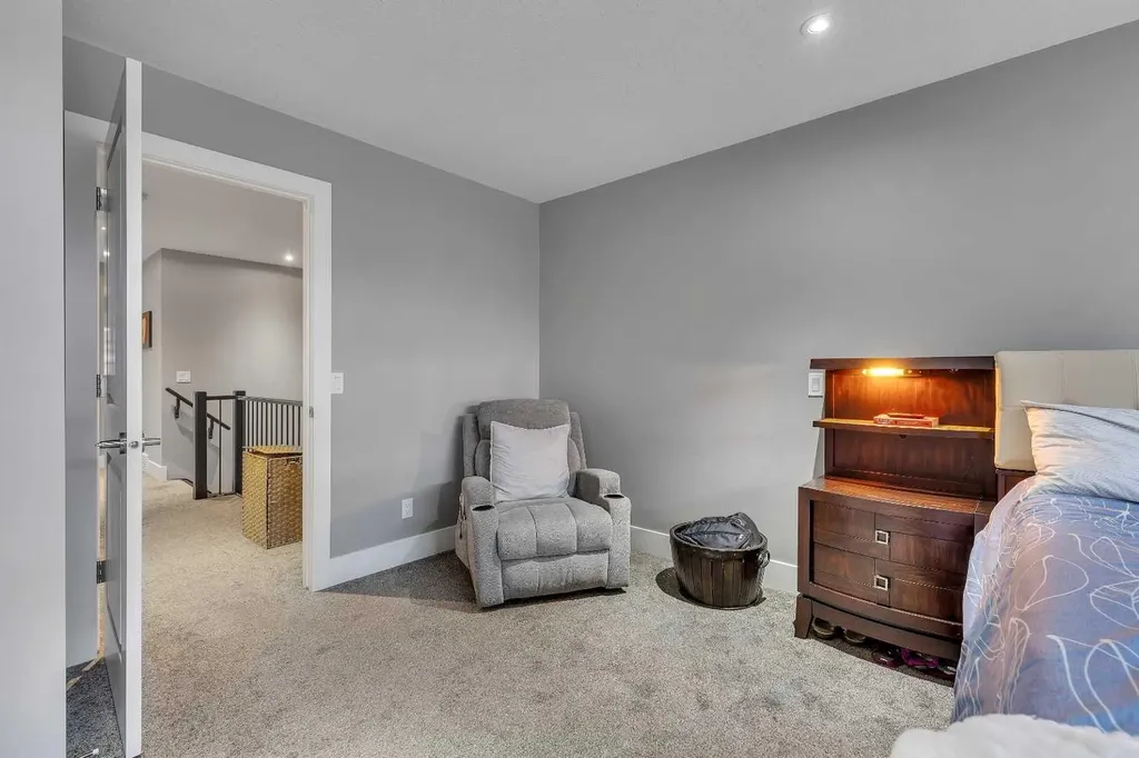 444 25 Avenue NW Calgary AB T2M 2A7