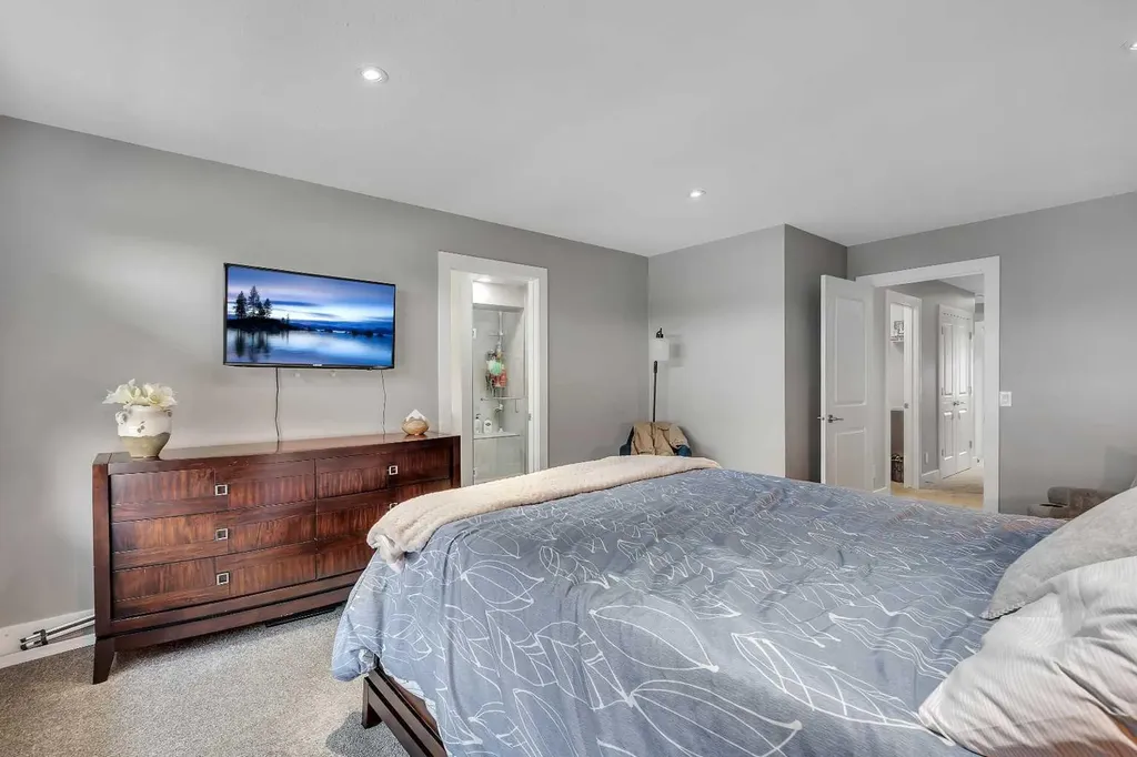 444 25 Avenue NW Calgary AB T2M 2A7