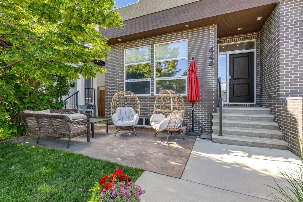 444 25 Avenue NW Calgary AB T2M 2A7