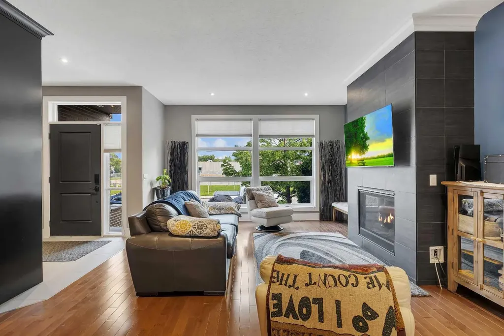 444 25 Avenue NW Calgary AB T2M 2A7