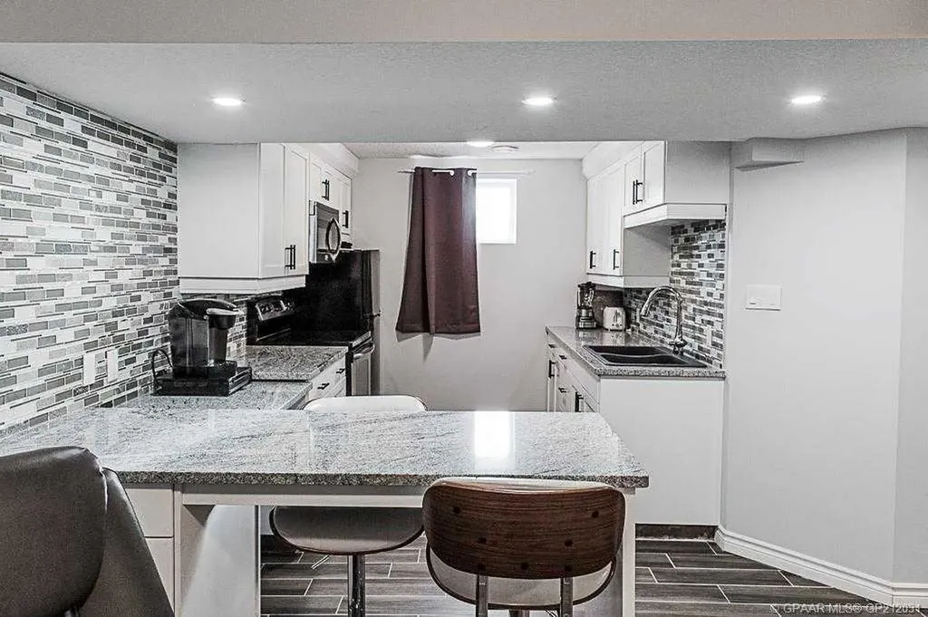 9731 100 Avenue Grande Prairie AB T8V 0T5