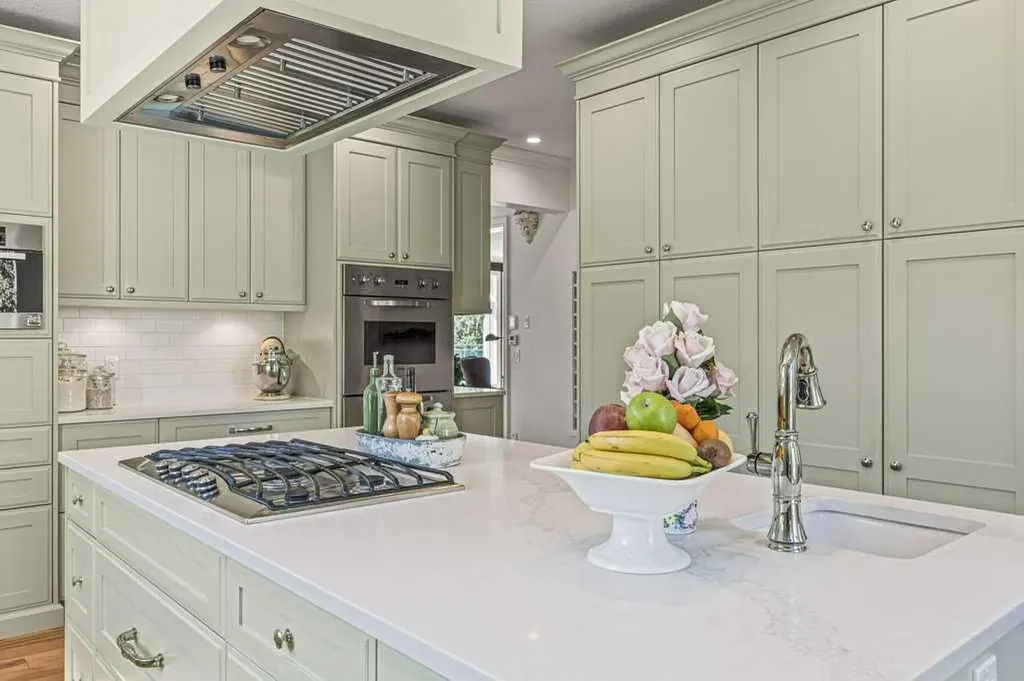 930 9 Street S Canmore AB T1W 1Z8