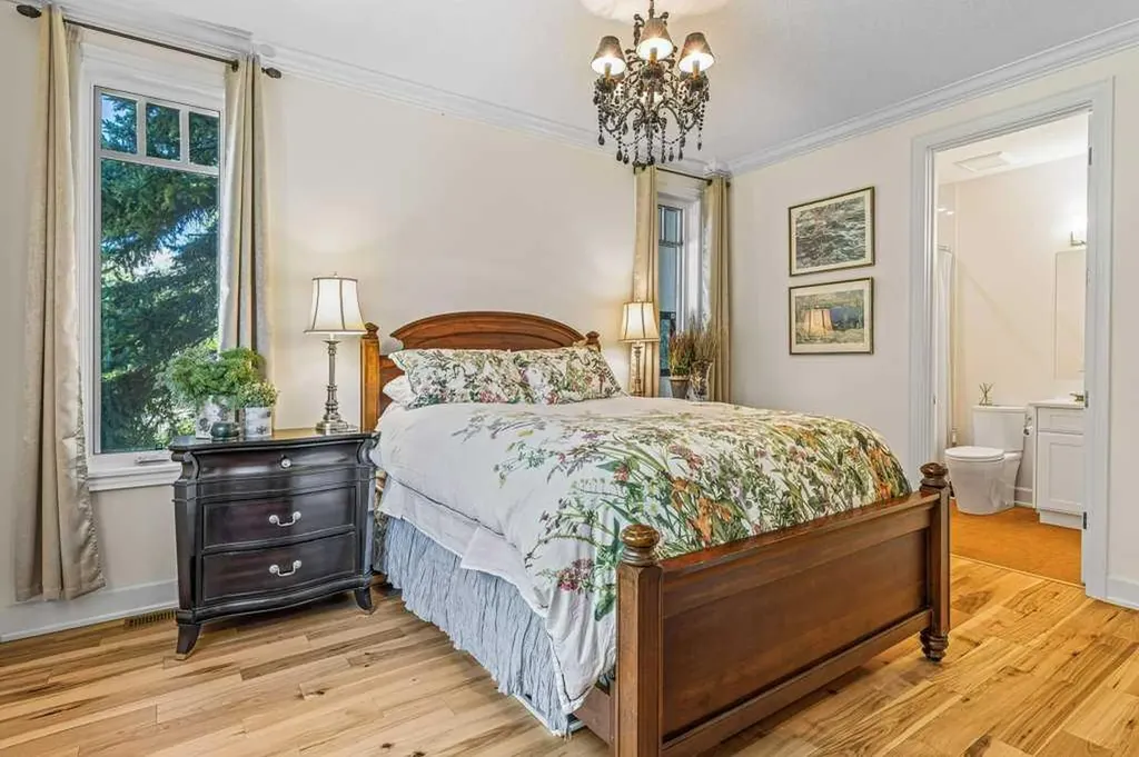 930 9 Street S Canmore AB T1W 1Z8