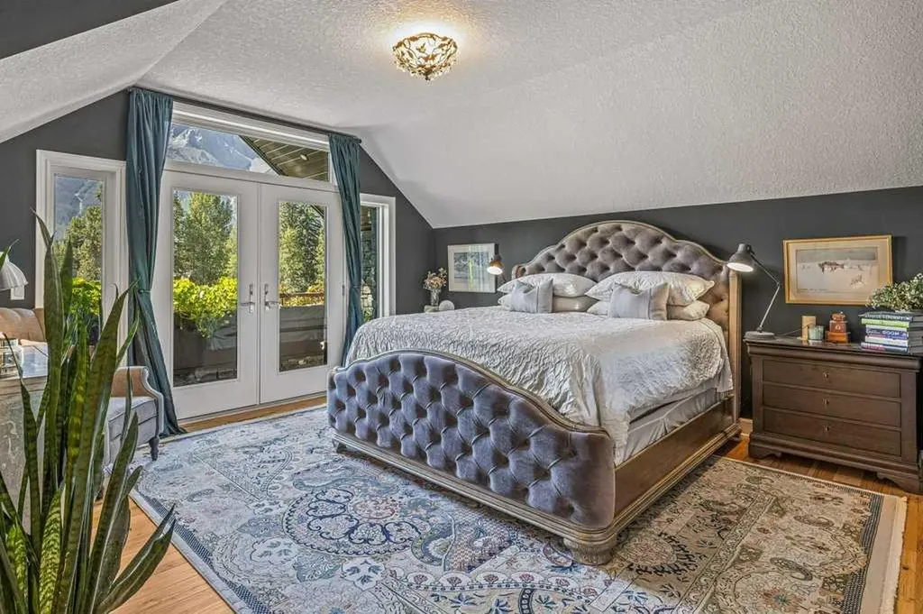 930 9 Street S Canmore AB T1W 1Z8