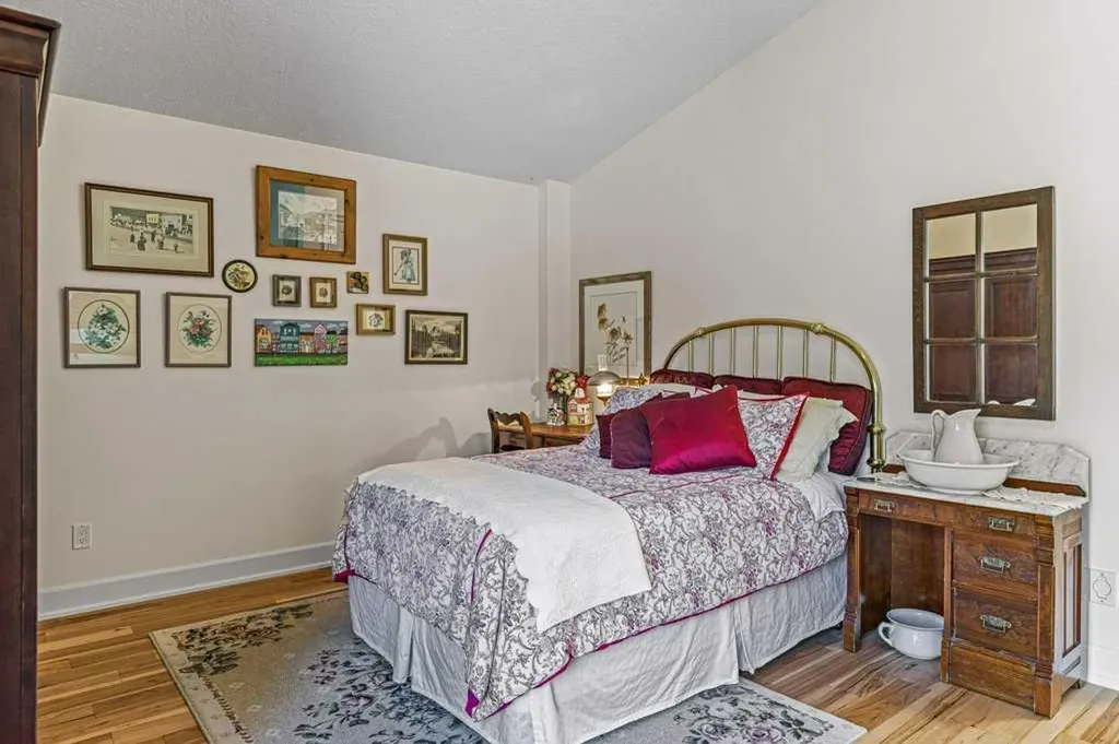 930 9 Street S Canmore AB T1W 1Z8