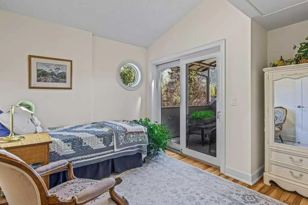 930 9 Street S Canmore AB T1W 1Z8
