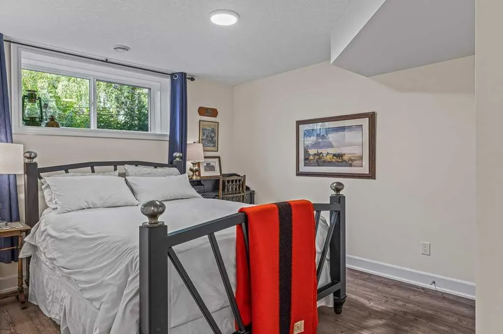 930 9 Street S Canmore AB T1W 1Z8