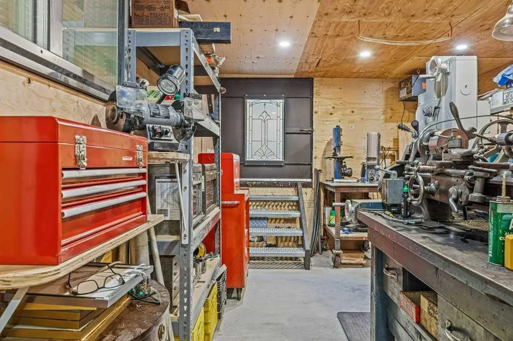 930 9 Street S Canmore AB T1W 1Z8