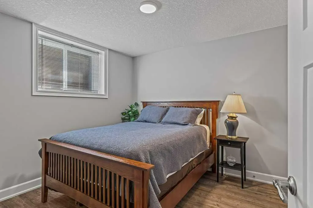 930 9 Street S Canmore AB T1W 1Z8