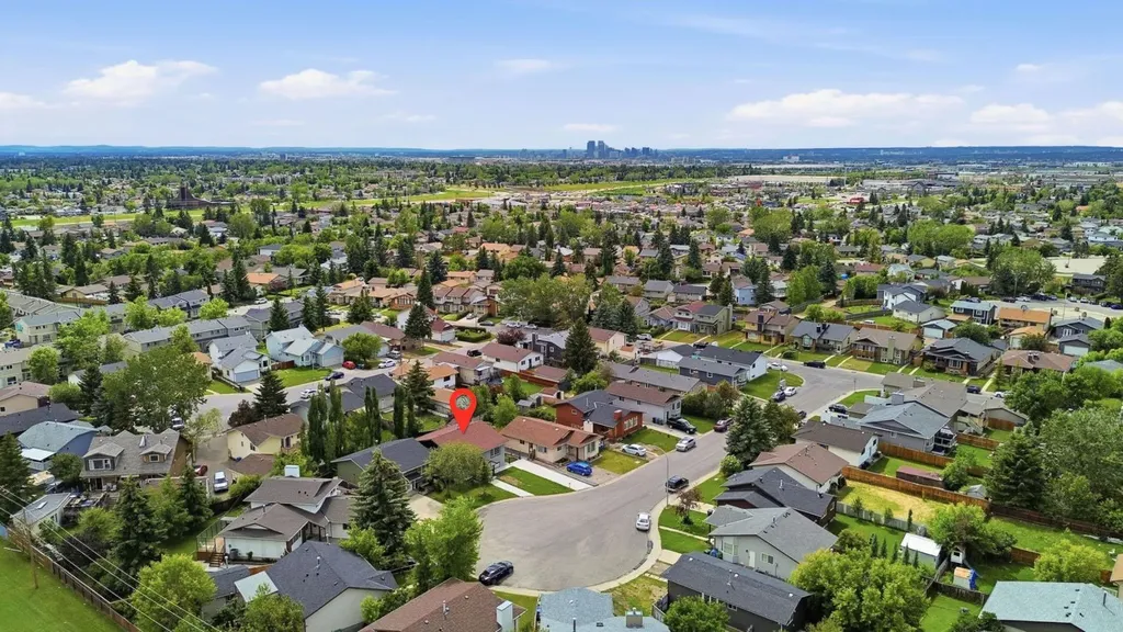 28 Fallingworth Court NE Calgary AB T3J1G4